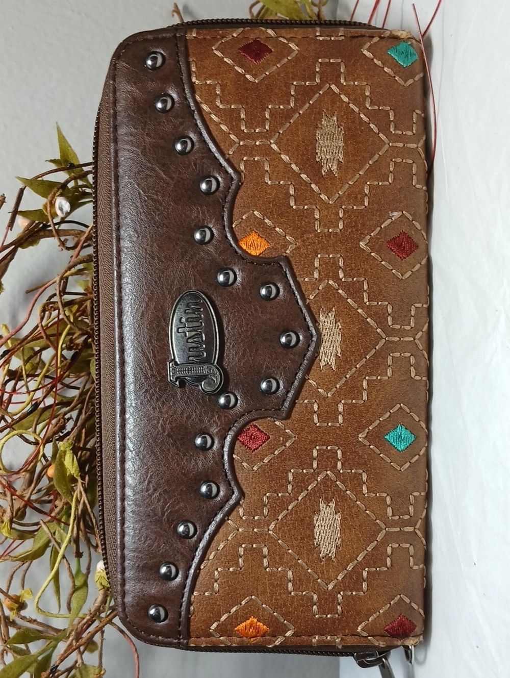 Justin Boots Brown Leather Zip Wallet Turquoise Orange Red Accents *Wear On Ends